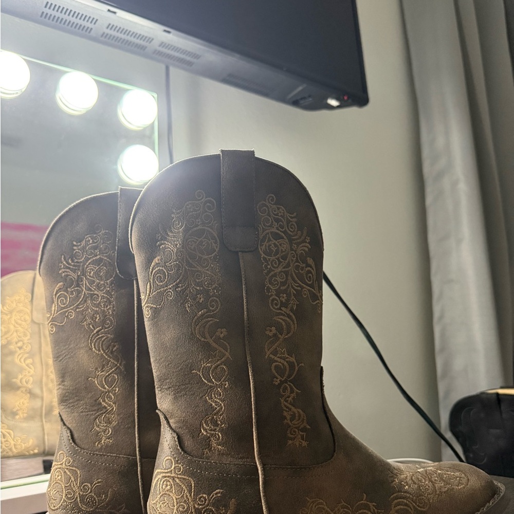 Roper Brown Embroidered Boots